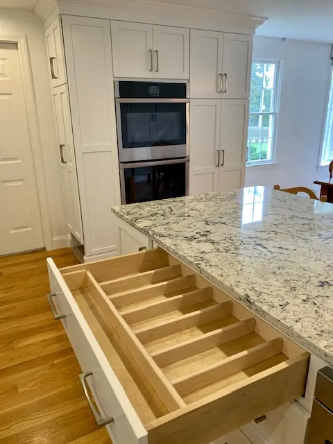 Kitchen island drawer with custom cutlery dividers